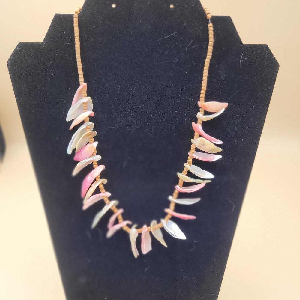 Boho Beach Seashell Necklace Pink White Blue Choker Clam Shell Statement 18 In - Picture 2 of 3